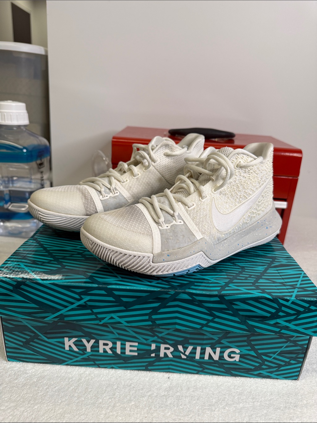 Nike Kyrie Basketball Shoes - Cream/White